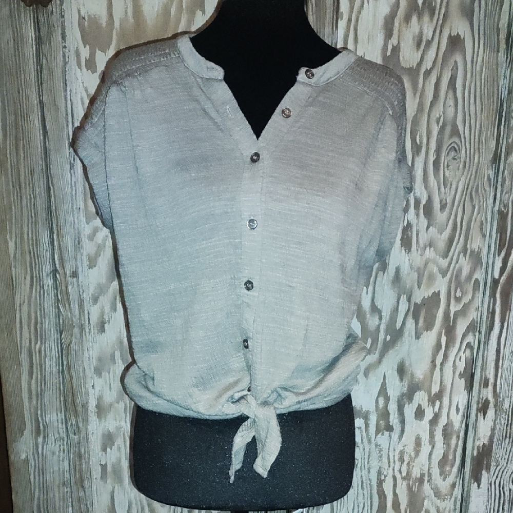 Cable & Gauge Taupe Button-Down Tie Front Summer Shirt